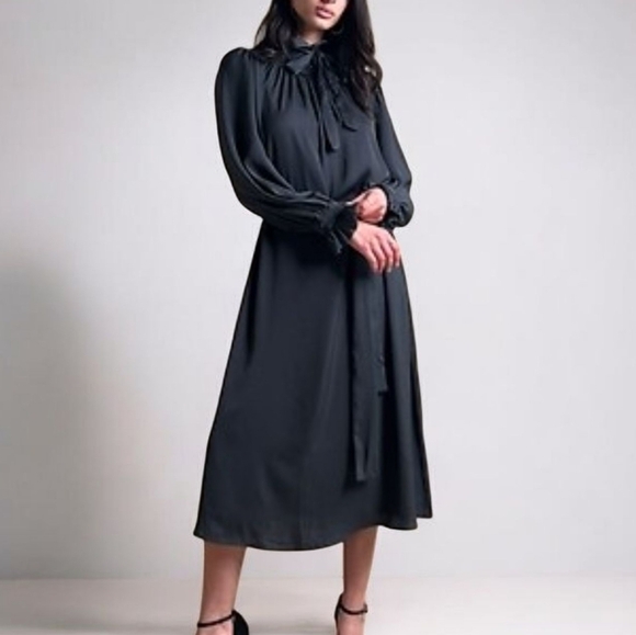 Banana Republic Dresses & Skirts - BANANA REPUBLIC FIT-AND-FLARE MIDI DRESS, size M